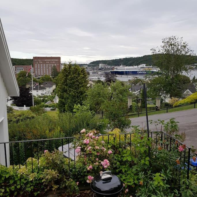 Lys Og Lettstelt Leilighet Med Utsikt Over Byen Daire Sandefjord Dış mekan fotoğraf