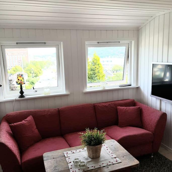 Lys Og Lettstelt Leilighet Med Utsikt Over Byen Daire Sandefjord Dış mekan fotoğraf
